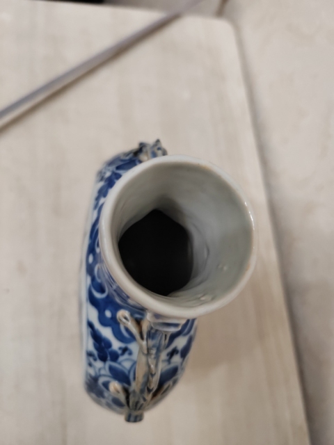 古玩陶瓷滕王閣山水紋青花抱月瓶拍賣(mài)，當(dāng)前價(jià)格5000元