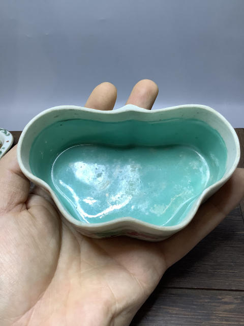 古玩陶瓷粉彩蝴蝶蓋盒拍賣(mài)，當(dāng)前價(jià)格4800元