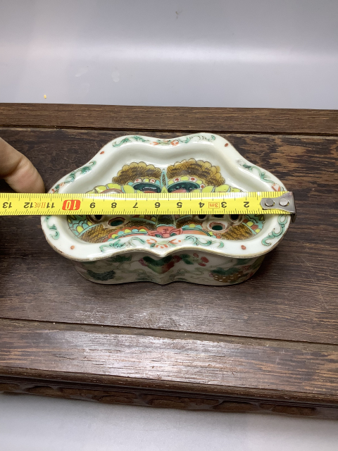 古玩陶瓷粉彩蝴蝶蓋盒拍賣(mài)，當(dāng)前價(jià)格4800元