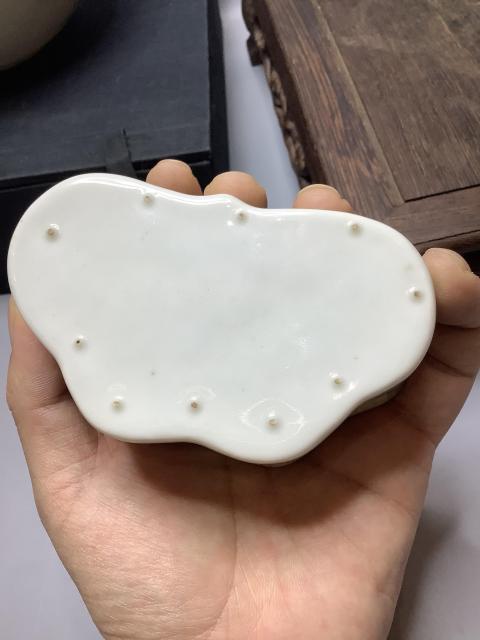 古玩陶瓷粉彩蝴蝶蓋盒拍賣(mài)，當(dāng)前價(jià)格4800元