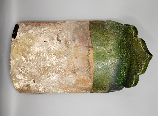 古玩陶瓷明代綠釉高浮雕龍紋瓦當·官造拍賣，當前價格1666元