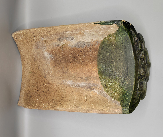 古玩陶瓷明代綠釉高浮雕龍紋瓦當·官造拍賣，當前價格1666元