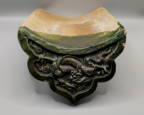 古玩陶瓷明代綠釉高浮雕龍紋瓦當·官造拍賣，當前價格1666元