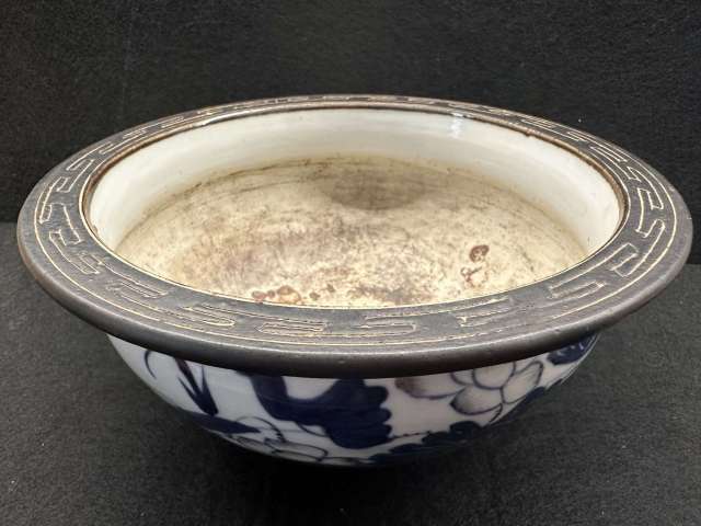 古玩陶瓷青花釉里紅蓮池紋香爐拍賣,當前價格6500元