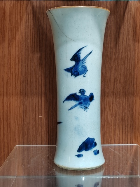 古玩陶瓷清順治青花竹石比翼紋花觚拍賣，當前價格12000元