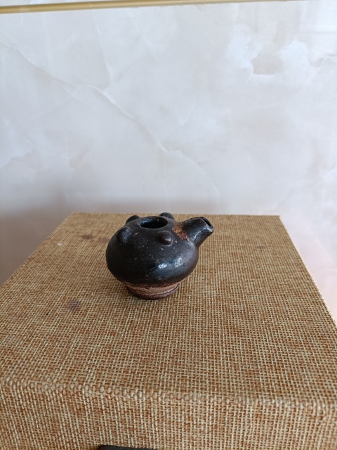 古玩陶瓷清早期文房紫金釉水滴拍賣,當前價格198元