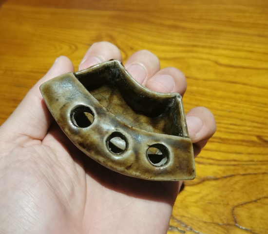 古玩陶瓷清中期米黃釉筆插（文房）拍賣，當(dāng)前價格68元