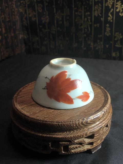 古玩陶瓷礬紅繪楓葉紋壓手杯拍賣，當前價格266元
