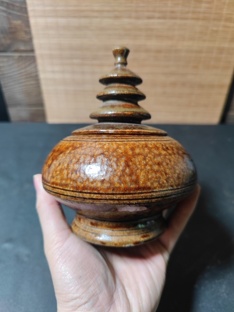 古玩陶瓷創匯?褐釉塔式蓋罐拍賣,當前價格555元