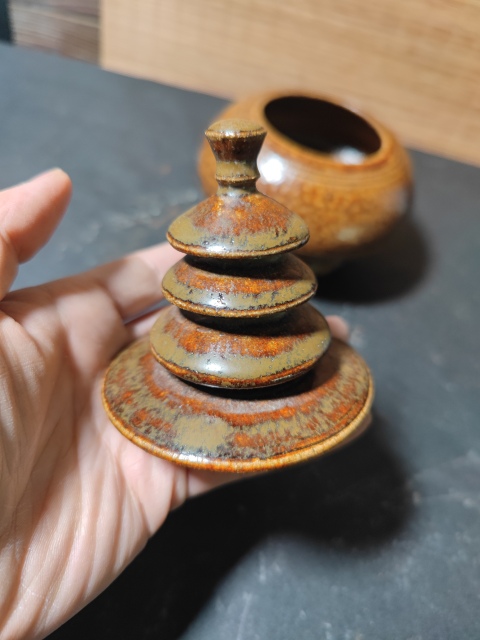 古玩陶瓷創匯?褐釉塔式蓋罐拍賣,當前價格555元