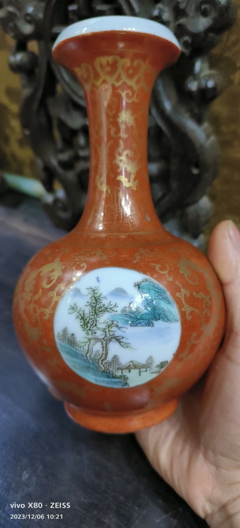 古玩陶瓷胭脂紅描金開窗粉彩山水人物紋賞瓶拍賣,當(dāng)前價(jià)格8888元