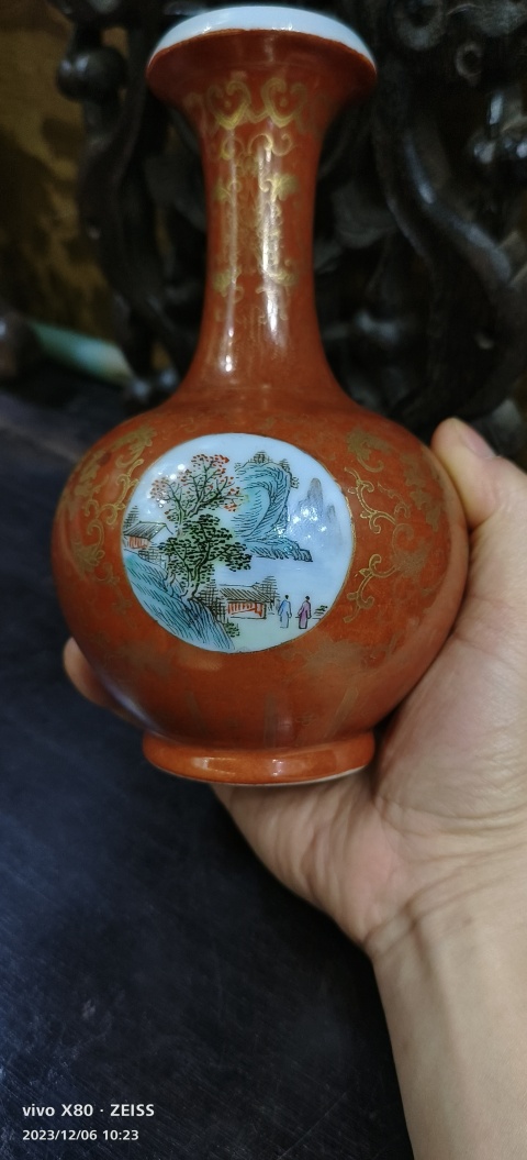 古玩陶瓷胭脂紅描金開窗粉彩山水人物紋賞瓶拍賣,當(dāng)前價(jià)格8888元