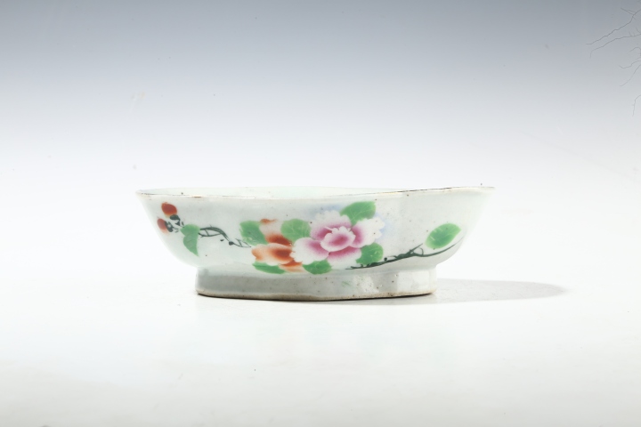 古玩陶瓷【優品.實物保真】晚清·粉彩花卉紋海棠形供盤拍賣,當前價格598元