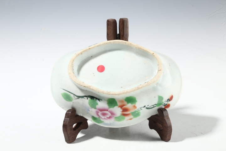 古玩陶瓷【優品.實物保真】晚清·粉彩花卉紋海棠形供盤拍賣,當前價格598元