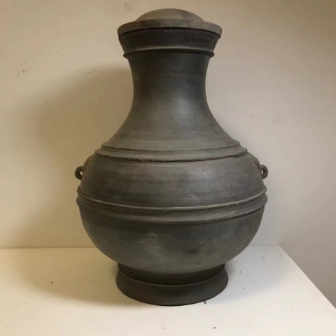 古玩陶瓷西漢黑陶弦紋鋪首壺（館藏精品）拍賣，當前價格5500元