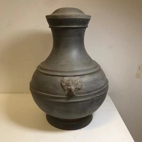 古玩陶瓷西漢黑陶弦紋鋪首壺（館藏精品）拍賣，當前價格5500元