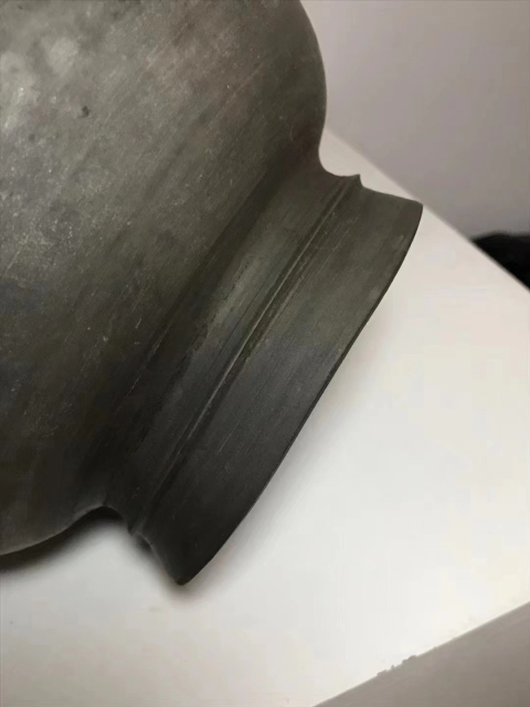 古玩陶瓷西漢黑陶弦紋鋪首壺（館藏精品）拍賣，當前價格5500元