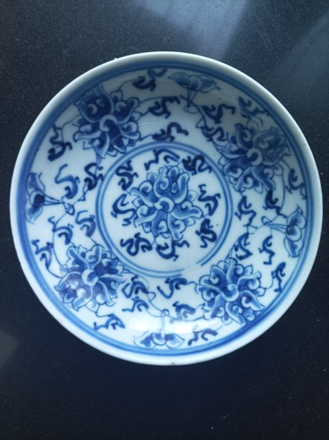 古玩陶瓷大清光緒年製本朝官窯款青花纏枝花卉紋盤拍賣,當前價格1800元