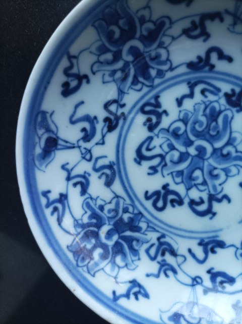 古玩陶瓷大清光緒年製本朝官窯款青花纏枝花卉紋盤拍賣,當前價格1800元