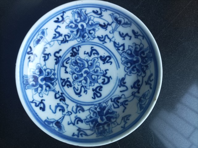 古玩陶瓷大清光緒年製本朝官窯款青花纏枝花卉紋盤拍賣,當前價格1800元