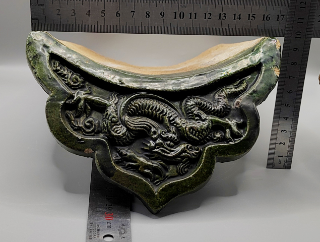古玩陶瓷明代綠釉高浮雕龍紋瓦當·官造拍賣，當前價格1666元