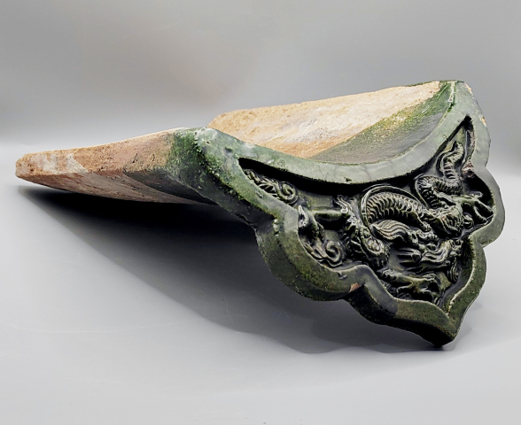 古玩陶瓷明代綠釉高浮雕龍紋瓦當·官造拍賣，當前價格1666元