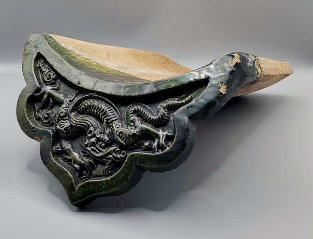 古玩陶瓷明代綠釉高浮雕龍紋瓦當·官造拍賣，當前價格1666元