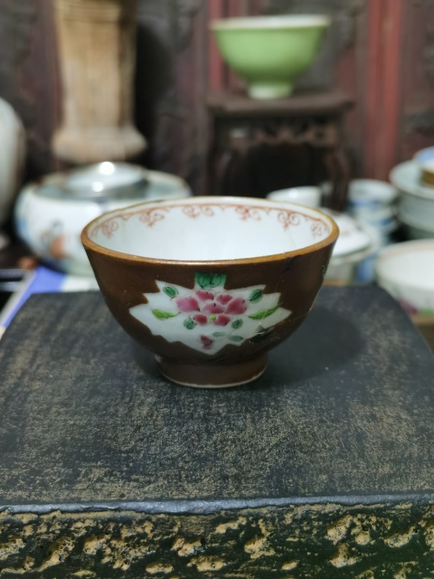 古玩陶瓷紫金釉粉彩花卉紋杯拍賣,當前價格222元