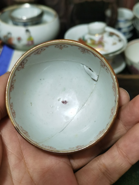 古玩陶瓷紫金釉粉彩花卉紋杯拍賣,當前價格222元
