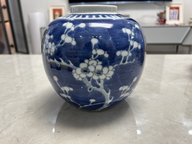 古玩陶瓷青花留白冰梅紋蓋罐拍賣，當前價格1000元