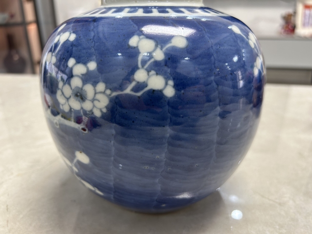 古玩陶瓷青花留白冰梅紋蓋罐拍賣，當前價格1000元