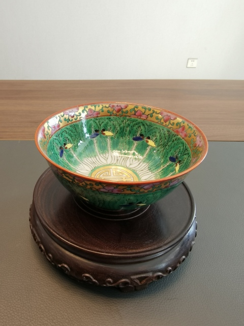 古玩陶瓷廣彩百財蝴蝶紋瓷碗拍賣,當前價格450元