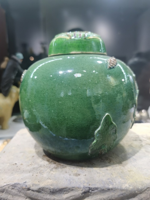古玩陶瓷民國素三彩堆塑一路連科蓋罐拍賣,當(dāng)前價格3888元