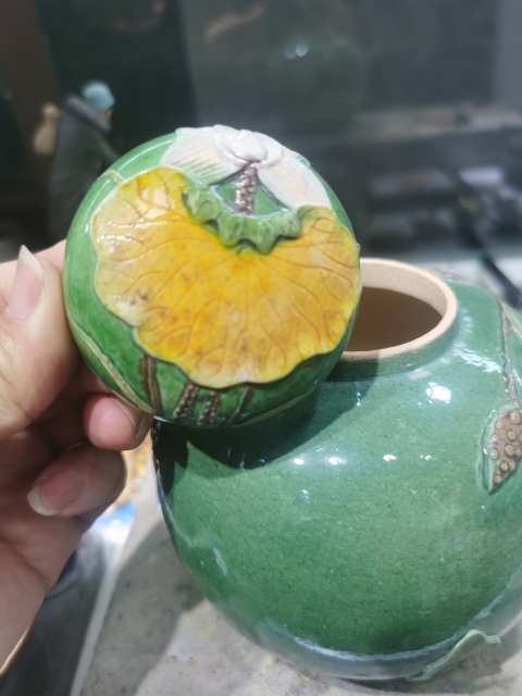 古玩陶瓷民國素三彩堆塑一路連科蓋罐拍賣,當(dāng)前價格3888元