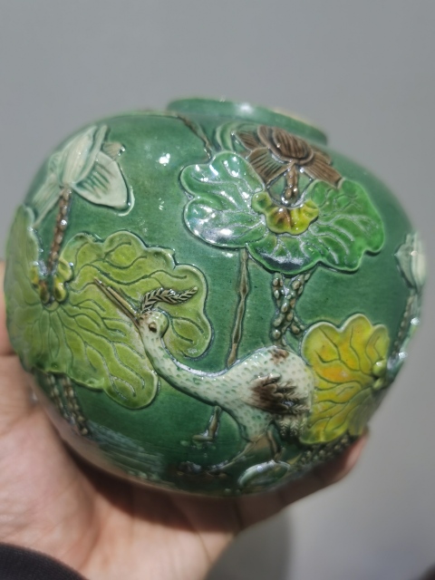 古玩陶瓷民國素三彩堆塑一路連科蓋罐拍賣,當(dāng)前價格3888元