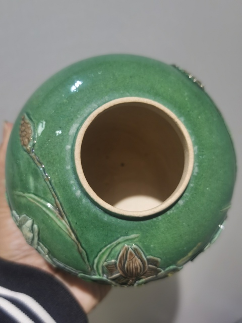 古玩陶瓷民國素三彩堆塑一路連科蓋罐拍賣,當(dāng)前價格3888元