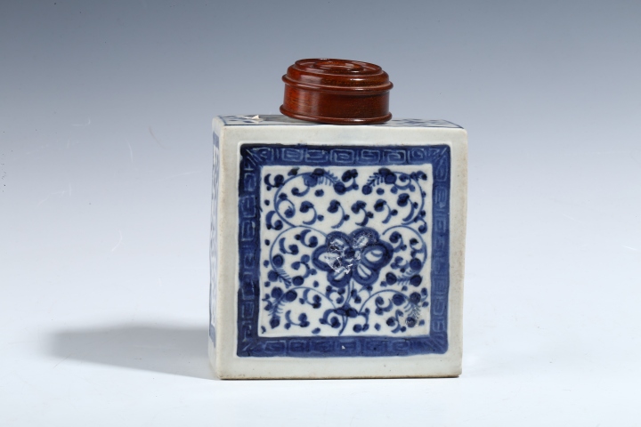 古玩陶瓷道光青花纏枝花卉四方茶葉蓋罐拍賣，當(dāng)前價(jià)格4800元