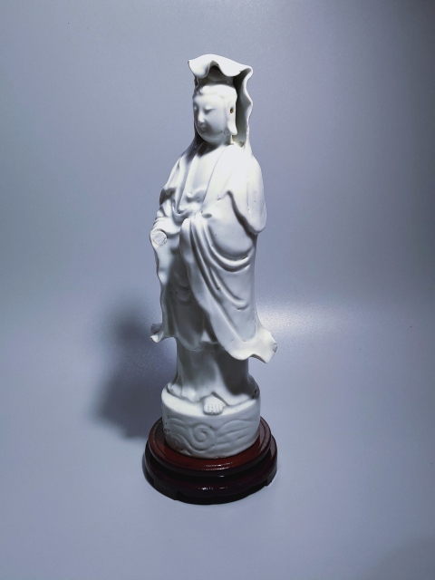 古玩陶瓷清中期德化窯觀音像拍賣,當前價格4000元
