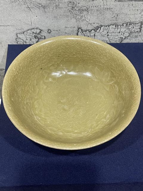 古玩陶瓷龍泉青瓷黃釉印花碗拍賣,當前價格999元