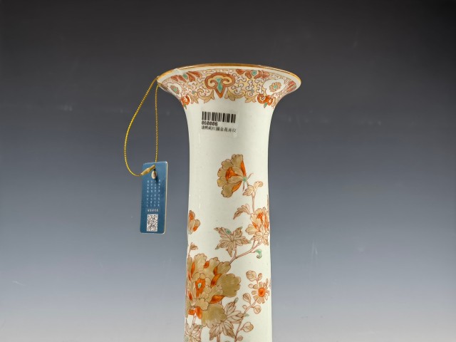 古玩陶瓷康熙·礬紅描金花卉紋花觚拍賣，當前價格7800元