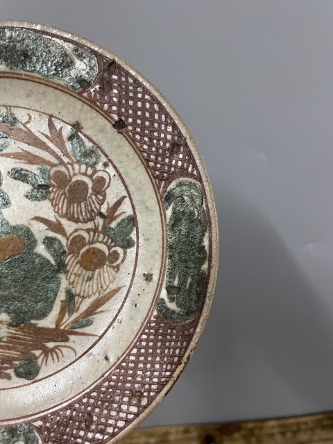 古玩陶瓷紅綠彩一路連科紋折沿盤拍賣,當(dāng)前價(jià)格9600元