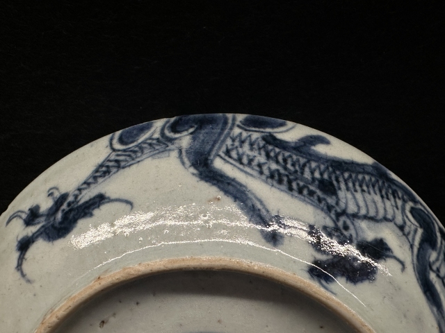 古玩陶瓷過(guò)墻龍紋青花盤(pán)拍賣(mài)，當(dāng)前價(jià)格1200元
