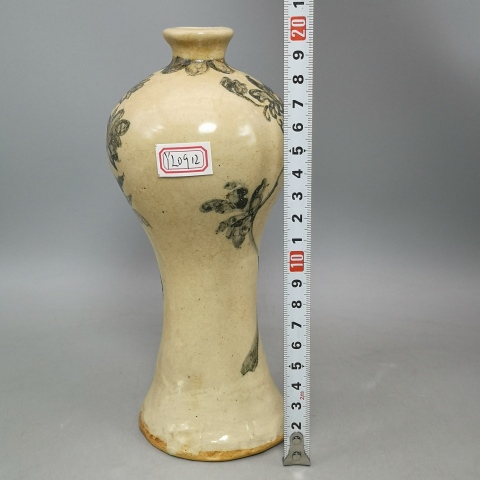 古玩陶瓷明代花卉紋褐彩梅瓶拍賣，當前價格1680元