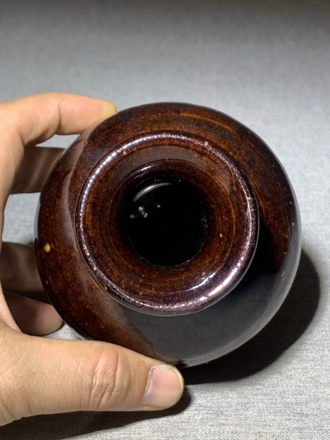 古玩陶瓷(清代)精品造型漂亮醬釉石榴尊拍賣,當前價格0元