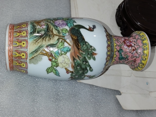 古玩陶瓷粉彩孔雀牡丹花紋瓶拍賣(mài),當(dāng)前價(jià)格1288元