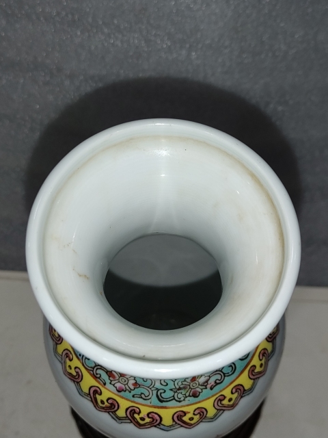 古玩陶瓷粉彩孔雀牡丹花紋瓶拍賣(mài),當(dāng)前價(jià)格1288元