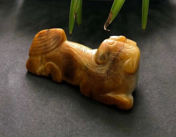 古玩玉器清中期黃翡翠獅子拍賣，當前價格19000元