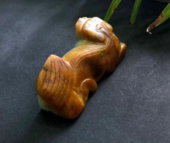 古玩玉器清中期黃翡翠獅子拍賣，當前價格19000元