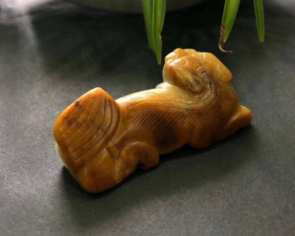 古玩玉器清中期黃翡翠獅子拍賣，當前價格19000元