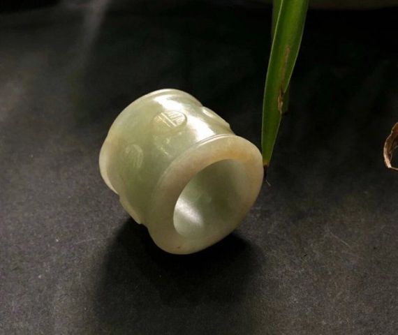 古玩玉器清中期鼓型團壽翡翠扳指拍賣，當前價格8500元